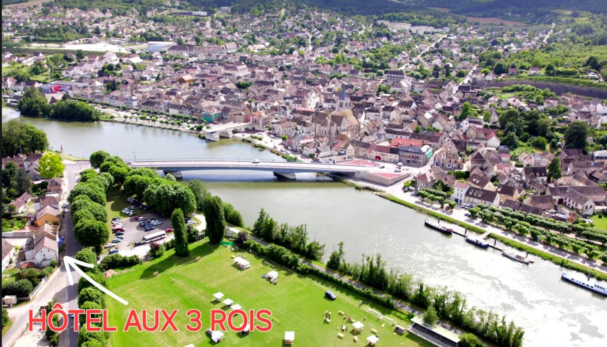 Hotel Aux Trois Rois Pont-Sur-Yonne Exterior foto